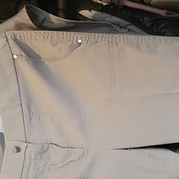 Chicos Olive capri Set - Picture 4 of 6